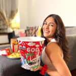 Mrunal Thakur Instagram - Aamchi Mumbai! It's a city of dreams they say, but for me it's a city that fulfilled my dreams. Baarish, Bollywood and Bandstand. Mumbai has been extremely special for me. And when I saw this KFC Bucket representing the spirit of Mumbai so beautifully, my heart was filled with joy 💖 Congratulations @kfcindia_official on your 600 restaurants milestone in India, and what a lovely idea to partner with budding artists of India to represent the cities you're present in! #KFCBucketCanvas