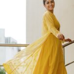 Mrunal Thakur Instagram - 🌻💕 #sitaramam #sita Wearing - @houseofkotwara Styled by - @archamehta Makeup - @missblenderr_ Hair - @deepalid10 Photography - nandivardhanreddy_ Styling team: @ruchi.munoth @abhishri__maru