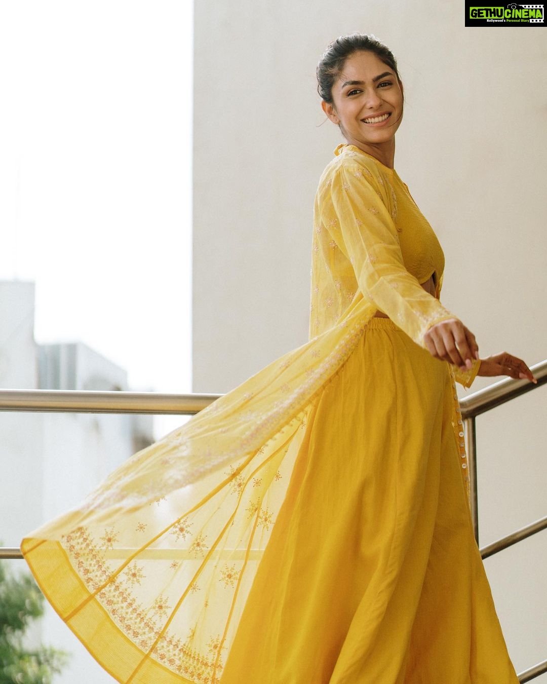 Mrunal Thakur Instagram - 🌻💕 #sitaramam #sita Wearing - @houseofkotwara Styled by - @archamehta Makeup - @missblenderr_ Hair - @deepalid10 Photography - nandivardhanreddy_ Styling team: @ruchi.munoth @abhishri__maru