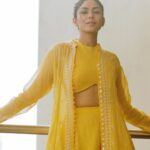 Mrunal Thakur Instagram - 🌻💕 #sitaramam #sita Wearing - @houseofkotwara Styled by - @archamehta Makeup - @missblenderr_ Hair - @deepalid10 Photography - nandivardhanreddy_ Styling team: @ruchi.munoth @abhishri__maru