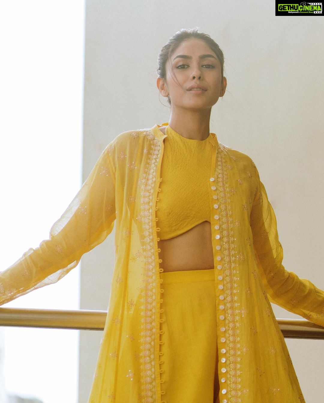 Mrunal Thakur Instagram - 🌻💕 #sitaramam #sita Wearing - @houseofkotwara Styled by - @archamehta Makeup - @missblenderr_ Hair - @deepalid10 Photography - nandivardhanreddy_ Styling team: @ruchi.munoth @abhishri__maru