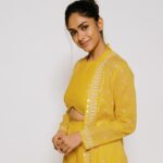 Mrunal Thakur Instagram - 🌻💕 #sitaramam #sita Wearing - @houseofkotwara Styled by - @archamehta Makeup - @missblenderr_ Hair - @deepalid10 Photography - nandivardhanreddy_ Styling team: @ruchi.munoth @abhishri__maru