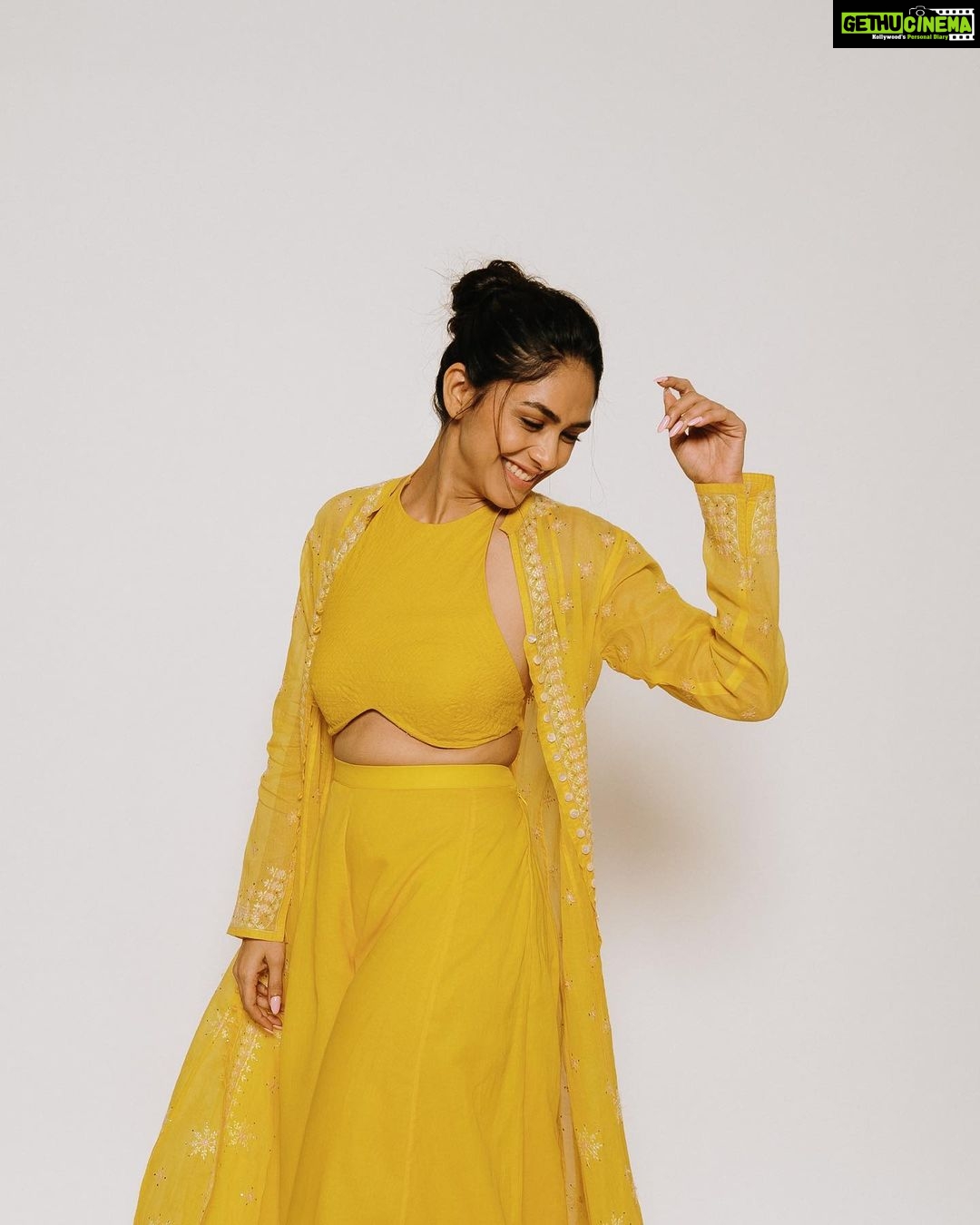 Mrunal Thakur Instagram - 🌻💕 #sitaramam #sita Wearing - @houseofkotwara Styled by - @archamehta Makeup - @missblenderr_ Hair - @deepalid10 Photography - nandivardhanreddy_ Styling team: @ruchi.munoth @abhishri__maru