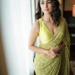 Mrunal Thakur Instagram - Zulfen hain jaise kaandhe pe baadal jhuke hue aankhen hain jaise meay ke payaale bhare hue masti hai jis me pyaar ki tum, vo sharaab ho chaudahavin ka chaand ho.. - Kinda MOOD #SitainSaree @anitadongre @elevate_promotions @amrapalijewels . . @archamehta @ruchi.munoth @missblenderr_ @deepalid10 @sbk_shuhaib