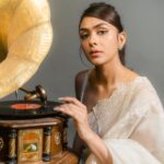 Mrunal Thakur Instagram - SERENDIPITY 🎷🕊 @mrunalthakur Outfit: @toraniofficial Jewellry: @amrapalijewels . . Styled: @archamehta Styling team: @ruchi.munoth @abhishri__maru Makeup: @missblenderr_ Hair: @deepalid10 Clicked: @__suru