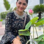 Mrunal Thakur Instagram – My dear Audience,

When I signed the film. I knew it was a special film. I have said time and again that when my director narrated  the script I told him that I will do this film without a doubt or thinking it over. I remember it so peculiarly that I flew down to hear the narration of Sitaraman when I was shooting in Chandigarh. I sat down and within minutes I was mesmerised. I say this today because that’s how I have been accepted by the Telugu audiences. They embraced me and within days of the film releasing, have showered me with so much love in person and on social media. 

Whatever you’re experiening in cinemas today is the beauty of the world and the character of Sita, Hanu sir created! Fortunately, the beauty of this film is being witnessed by the world today. And I’m so so overwhelmed in the best way possible with all the love and admiration coming my way. The way the audiences have accepted me in my south debut makes me both emotional and grateful. To have a team of Sita Ramam believe in me, a co-star like Dulquer and every person on the team of this film who have been nothing short of amazing has made  this entire experience worthwhile. 

I want to pass all the love back and tell all my audiences a huge thank you for always accepting me in new roles and avatars. I started my career as Sonia and the love I got for it is something  I can never forget. Today I’m Sita for you, and I will continue  embodying new characters and roles as an actor. When I saw the film I cried and hugged Hanu sir, because he made me feel seen and accepted in a new space. And that’s exactly how the Telugu audiences have made me feel.

 I’m forever humbled and grateful. 

This Sita, is forever indebted to your love!

Itlu mi 
Sita Mahalaxmi 🦋🦋🦋