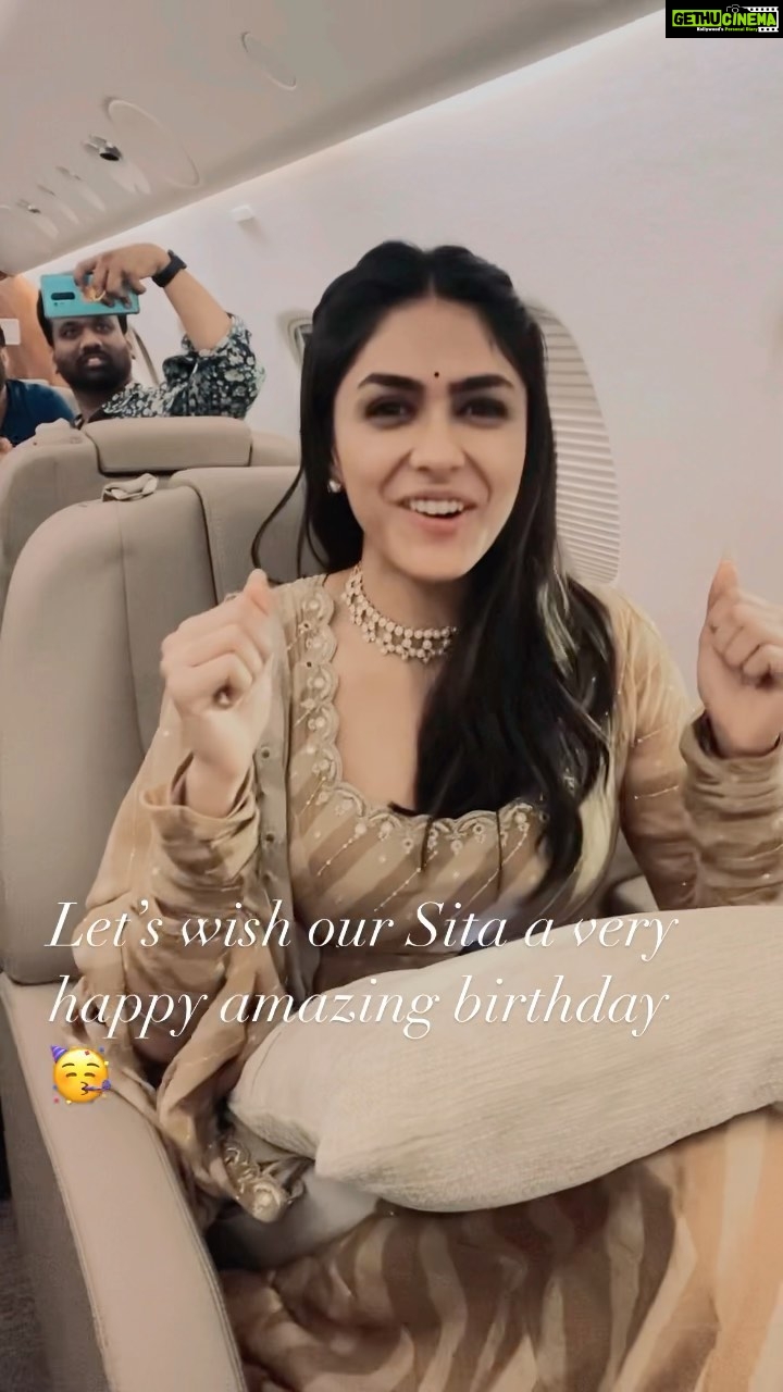 Mrunal Thakur Instagram - Let’s wish Our #Sita, @mrunalthakur a very happy birthday 🥳 #SitaRamam from AUGUST 5 🥰 @dqsalmaan @hanurpudi @mrunalthakur @rashmika_mandanna @sumanth_kumar @bhumika_chawla_t @vennelakish @sharma_murli @tharunbhascker @composer_vishal #PSVinod #KotagiriVenkateswaraRao @mrsheetalsharma @vyjayanthimovies @swapnacinema @dqswayfarerfilms @lyca_productions @swapnaduttchalasani @priyankacdutt @sonymusic_south @tsunilbabu @ali_thohts @prasanth_ank7 @shreyaas_krishna @madhankarky @ashwathbhatt @sillymonksnt @shreyasgroup @swiggyindia @paytmtickets @radiocityindia @geethagautham @anilandbhanu @ursvamsishekar @prasad_darling @mrinal96 @sheelapanicker026 @bendthespoonmarketing #SitaRamamFromAug5 #declassifiesonAUG5 #DulquerSalmaan #SitaRamamTelugu #SitaRamamTamil #SitaRamamMalayalam #SitaRamamMovie