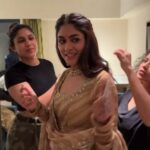 Mrunal Thakur Instagram - Hey Sita, @mrunalthakur 😉 Get ready fast 😜 Team #SitaRamam at Vizag! 🌊 @dqsalmaan @hanurpudi @rashmika_mandanna @sumanth_kumar @bhumika_chawla_t @vennelakish @sharma_murli @tharunbhascker @composer_vishal #PSVinod #KotagiriVenkateswaraRao @mrsheetalsharma @vyjayanthimovies @swapnacinema @dqswayfarerfilms @lyca_productions @swapnaduttchalasani @priyankacdutt @sonymusic_south @tsunilbabu @ali_thohts @prasanth_ank7 @shreyaas_krishna @madhankarky @ashwathbhatt @sillymonksnt @shreyasgroup @swiggyindia @paytmtickets @radiocityindia @geethagautham @anilandbhanu @ursvamsishekar @prasad_darling @mrinal96 @sheelapanicker026 @bendthespoonmarketing #SitaRamamFromAug5 #declassifiesonAUG5 #DulquerSalmaan #SitaRamamTelugu #SitaRamamTamil #SitaRamamMalayalam #SitaRamamMovie Vizag - The City Of Destiny