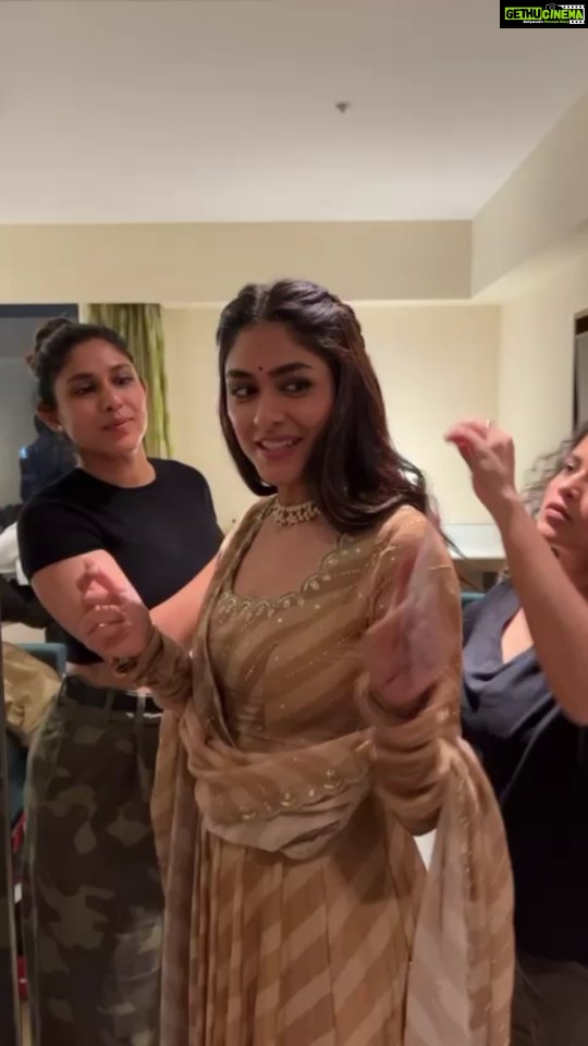 Mrunal Thakur Instagram - Hey Sita, @mrunalthakur π Get ready fast π Team #SitaRamam at Vizag! π @dqsalmaan @hanurpudi @rashmika_mandanna @sumanth_kumar @bhumika_chawla_t @vennelakish @sharma_murli @tharunbhascker @composer_vishal #PSVinod #KotagiriVenkateswaraRao @mrsheetalsharma @vyjayanthimovies @swapnacinema @dqswayfarerfilms @lyca_productions @swapnaduttchalasani @priyankacdutt @sonymusic_south @tsunilbabu @ali_thohts @prasanth_ank7 @shreyaas_krishna @madhankarky @ashwathbhatt @sillymonksnt @shreyasgroup @swiggyindia @paytmtickets @radiocityindia @geethagautham @anilandbhanu @ursvamsishekar @prasad_darling @mrinal96 @sheelapanicker026 @bendthespoonmarketing #SitaRamamFromAug5 #declassifiesonAUG5 #DulquerSalmaan #SitaRamamTelugu #SitaRamamTamil #SitaRamamMalayalam #SitaRamamMovie Vizag - The City Of Destiny