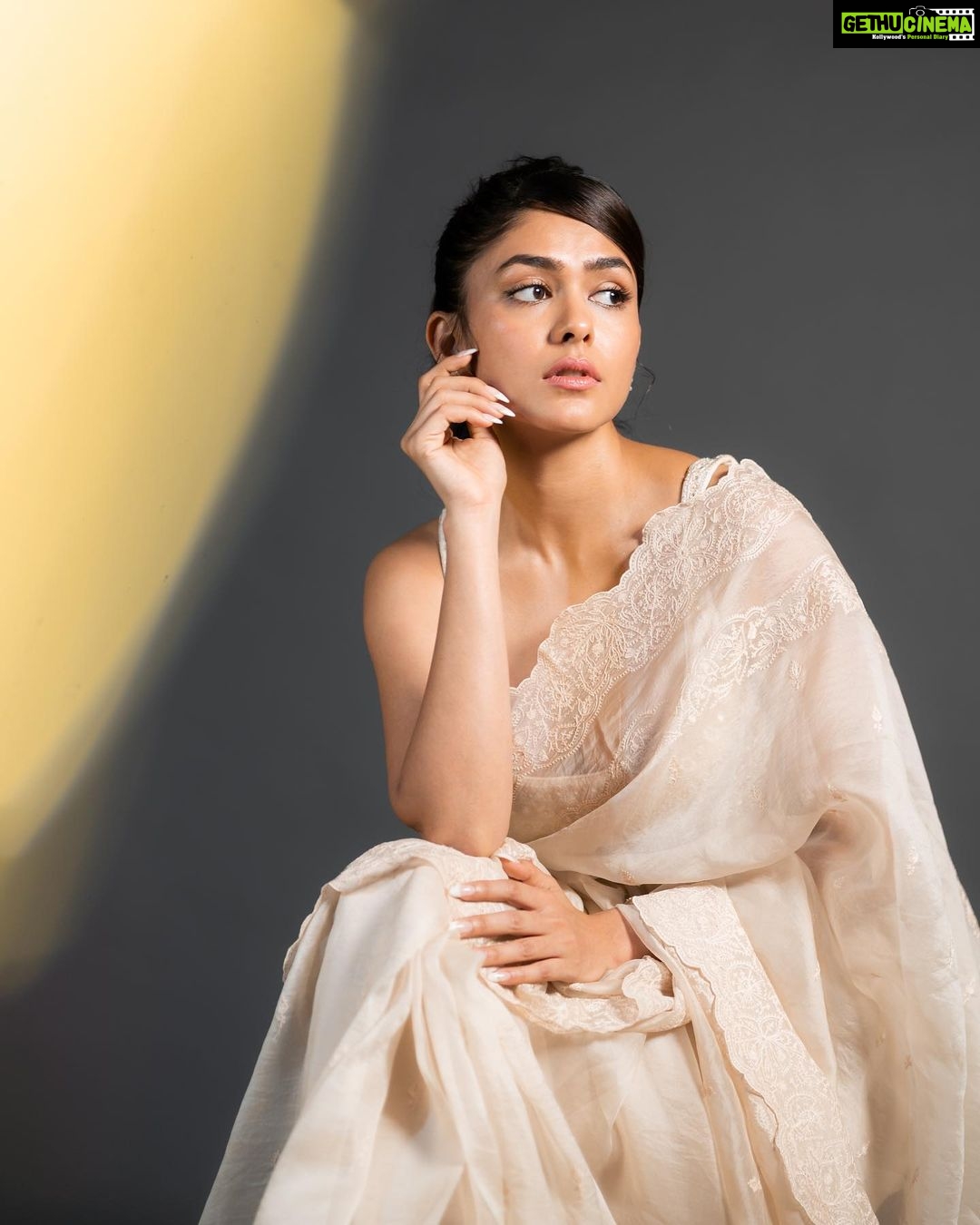 Mrunal Thakur Instagram - SERENDIPITY 🎷🕊 @mrunalthakur Outfit: @toraniofficial Jewellry: @amrapalijewels . . Styled: @archamehta Styling team: @ruchi.munoth @abhishri__maru Makeup: @missblenderr_ Hair: @deepalid10 Clicked: @__suru