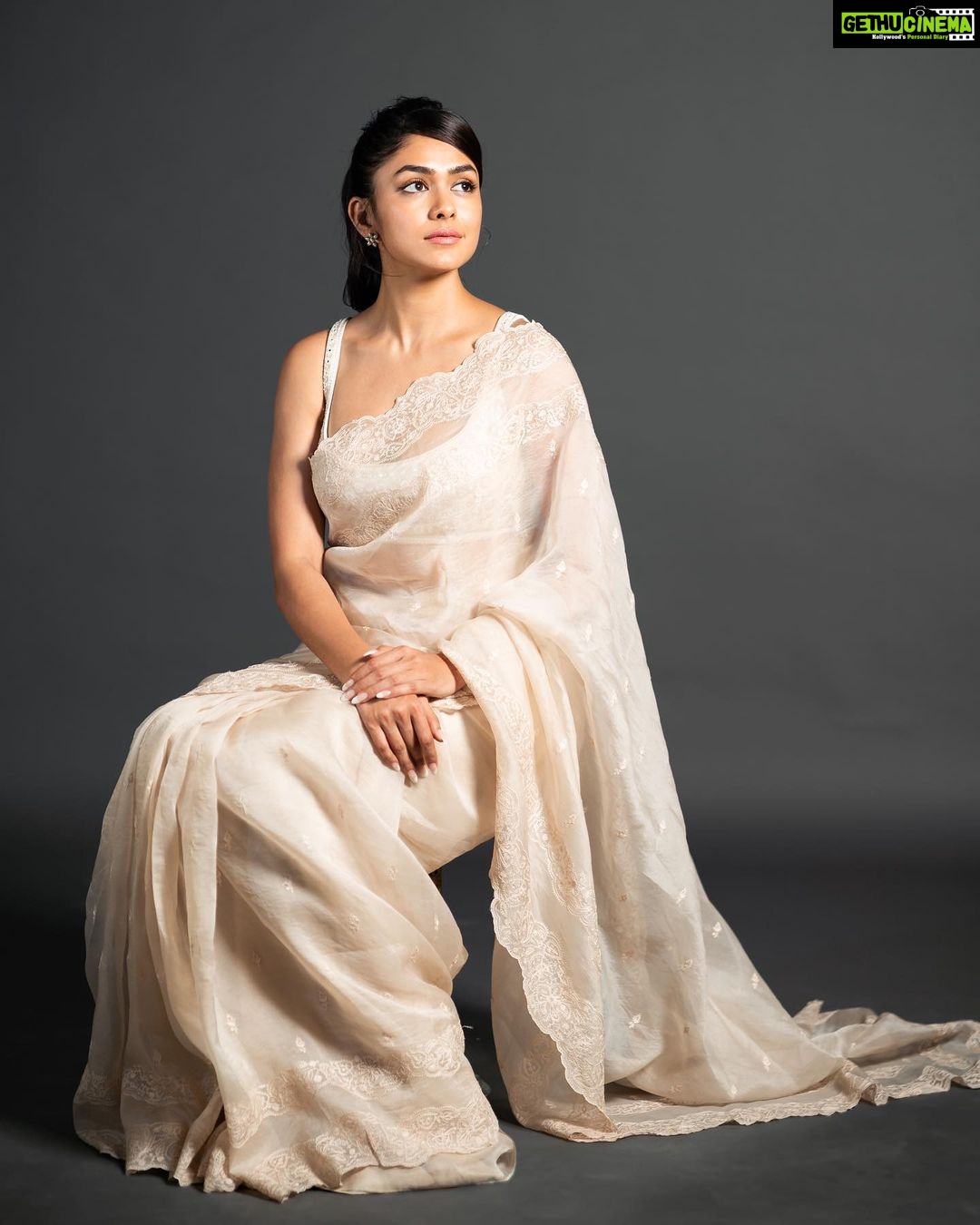 Mrunal Thakur Instagram - SERENDIPITY 🎷🕊 @mrunalthakur Outfit: @toraniofficial Jewellry: @amrapalijewels . . Styled: @archamehta Styling team: @ruchi.munoth @abhishri__maru Makeup: @missblenderr_ Hair: @deepalid10 Clicked: @__suru