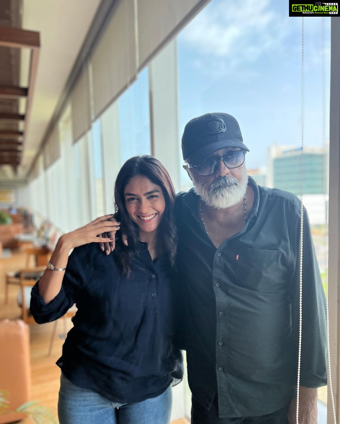 Mrunal Thakur Instagram - PC Sir youβre a Star ππ»ππ»