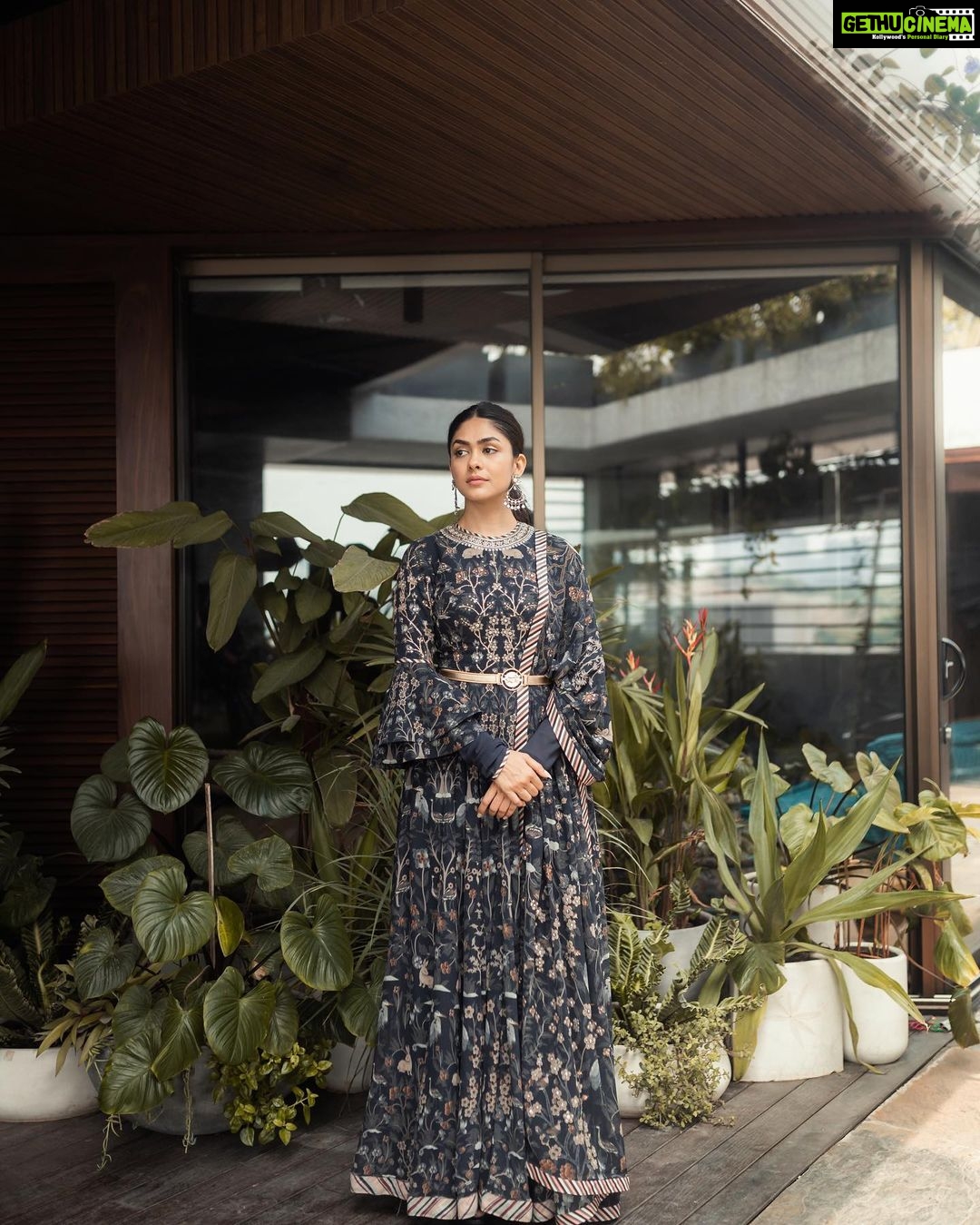 Mrunal Thakur Instagram - 🦋🦋 #sitaramampromotions Styled by: @archamehta Outfit: @jjvalaya Jewellry: @minerali_store Styling team: @ruchi.munoth @abhishri__maru Makeup: @missblenderr_ Hair: @deepalid10 Clicked: @__suru
