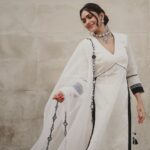 Mrunal Thakur Instagram - 🦋🦋🦋 Styled by: @Archamehta Wearing@sureenachowdhri @vandafashionagency Jewellery: @minerali_store . @ruchi.munoth @poorvjainn @missblenderr_ @deepalid10 @vasanthphotography