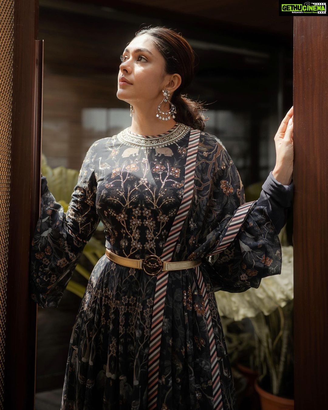 Mrunal Thakur Instagram - 🦋🦋 #sitaramampromotions Styled by: @archamehta Outfit: @jjvalaya Jewellry: @minerali_store Styling team: @ruchi.munoth @abhishri__maru Makeup: @missblenderr_ Hair: @deepalid10 Clicked: @__suru