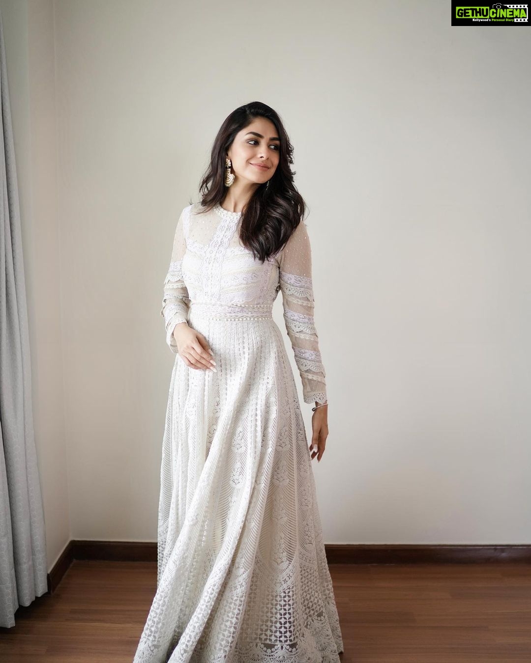 Mrunal Thakur Instagram - SITA 🦋 Styled by: @archamehta Outfit: @jade_bymk Jewellry: @amrapalijewels . Makeup: @missblenderr_ Hair: @deepalid10 Styling team: @ruchi.munoth @niha__varma Shot by: @sbk_shuhaib #sitaramam