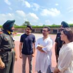 Naga Chaitanya Instagram - A morning well spent at the National war memorial New Delhi with the team of #laalsinghchaddha . Such a lovely experience . @aamirkhanproductions @advaitchandan @monajsingh @viacom18studios