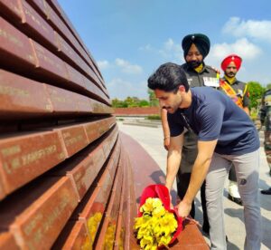 Naga Chaitanya Instagram - A morning well spent at the National war memorial New Delhi with the team of #laalsinghchaddha . Such a lovely experience . @aamirkhanproductions @advaitchandan @monajsingh @viacom18studios