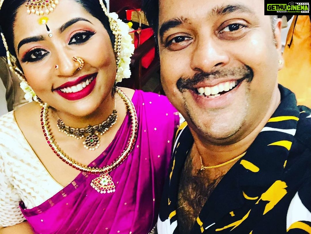 Navya Nair Instagram - After the programme at RLV college of music and fine arts , those mandatory clicks ❤️❤️❤️ Thanking my parents and my guru #manumaster for guiding me .. Thanking my orchestra team @bhagya_92 @dharma_theerthan @midhunbabuviolin @prabaljithkb @pranav.deva , for their industrious efforts to get a good harmony and cordination . Many a thanx to @urmilaunni aunty for your gracious presence and genuine heartfelt words , its giving me immense happiness to move forward in this journey of dance .. Thanking my class mates , mashinkuttikal @suryagayathridevi @ragamsree @dhanalakshmi_uma for taking time to watch my performance .. Thanking my dance buddy @bijudhwanitarang for supporting me with all my young dance buddies @neeraj_v_soman @adwaitha_suresh @rem_ya_mani @__dear_sree__ Thank u shanichechi @shani_harikrishnan , meena madame for the support @ichc_kochi Thank you RLV blackhorses @rlvcollege for the best crowd support ever .. Those applause after every jatiswaram korvai and meera bhajan , really gave me a lot of strength .. Thank you principal Rajalakshmi madame .. special thanx to rajesh rlv for the smt navya nair chechi vili 🤗🤗🤗