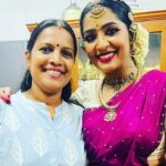 Navya Nair Instagram - After the programme at RLV college of music and fine arts , those mandatory clicks ❤️❤️❤️ Thanking my parents and my guru #manumaster for guiding me .. Thanking my orchestra team @bhagya_92 @dharma_theerthan @midhunbabuviolin @prabaljithkb @pranav.deva , for their industrious efforts to get a good harmony and cordination . Many a thanx to @urmilaunni aunty for your gracious presence and genuine heartfelt words , its giving me immense happiness to move forward in this journey of dance .. Thanking my class mates , mashinkuttikal @suryagayathridevi @ragamsree @dhanalakshmi_uma for taking time to watch my performance .. Thanking my dance buddy @bijudhwanitarang for supporting me with all my young dance buddies @neeraj_v_soman @adwaitha_suresh @rem_ya_mani @__dear_sree__ Thank u shanichechi @shani_harikrishnan , meena madame for the support @ichc_kochi Thank you RLV blackhorses @rlvcollege for the best crowd support ever .. Those applause after every jatiswaram korvai and meera bhajan , really gave me a lot of strength .. Thank you principal Rajalakshmi madame .. special thanx to rajesh rlv for the smt navya nair chechi vili 🤗🤗🤗