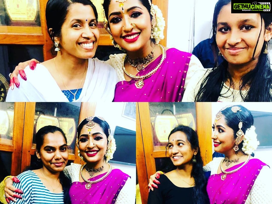 Navya Nair Instagram - After the programme at RLV college of music and fine arts , those mandatory clicks ❤️❤️❤️ Thanking my parents and my guru #manumaster for guiding me .. Thanking my orchestra team @bhagya_92 @dharma_theerthan @midhunbabuviolin @prabaljithkb @pranav.deva , for their industrious efforts to get a good harmony and cordination . Many a thanx to @urmilaunni aunty for your gracious presence and genuine heartfelt words , its giving me immense happiness to move forward in this journey of dance .. Thanking my class mates , mashinkuttikal @suryagayathridevi @ragamsree @dhanalakshmi_uma for taking time to watch my performance .. Thanking my dance buddy @bijudhwanitarang for supporting me with all my young dance buddies @neeraj_v_soman @adwaitha_suresh @rem_ya_mani @__dear_sree__ Thank u shanichechi @shani_harikrishnan , meena madame for the support @ichc_kochi Thank you RLV blackhorses @rlvcollege for the best crowd support ever .. Those applause after every jatiswaram korvai and meera bhajan , really gave me a lot of strength .. Thank you principal Rajalakshmi madame .. special thanx to rajesh rlv for the smt navya nair chechi vili 🤗🤗🤗