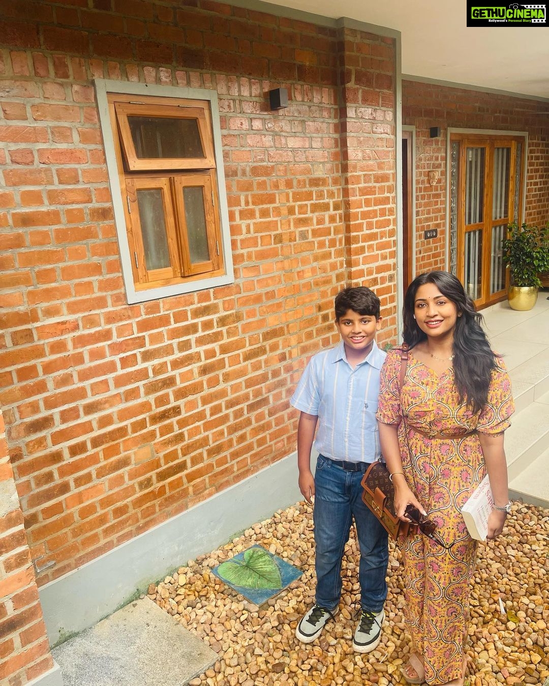 Navya Nair Instagram - Weekend vibes ❤️❤️❤️