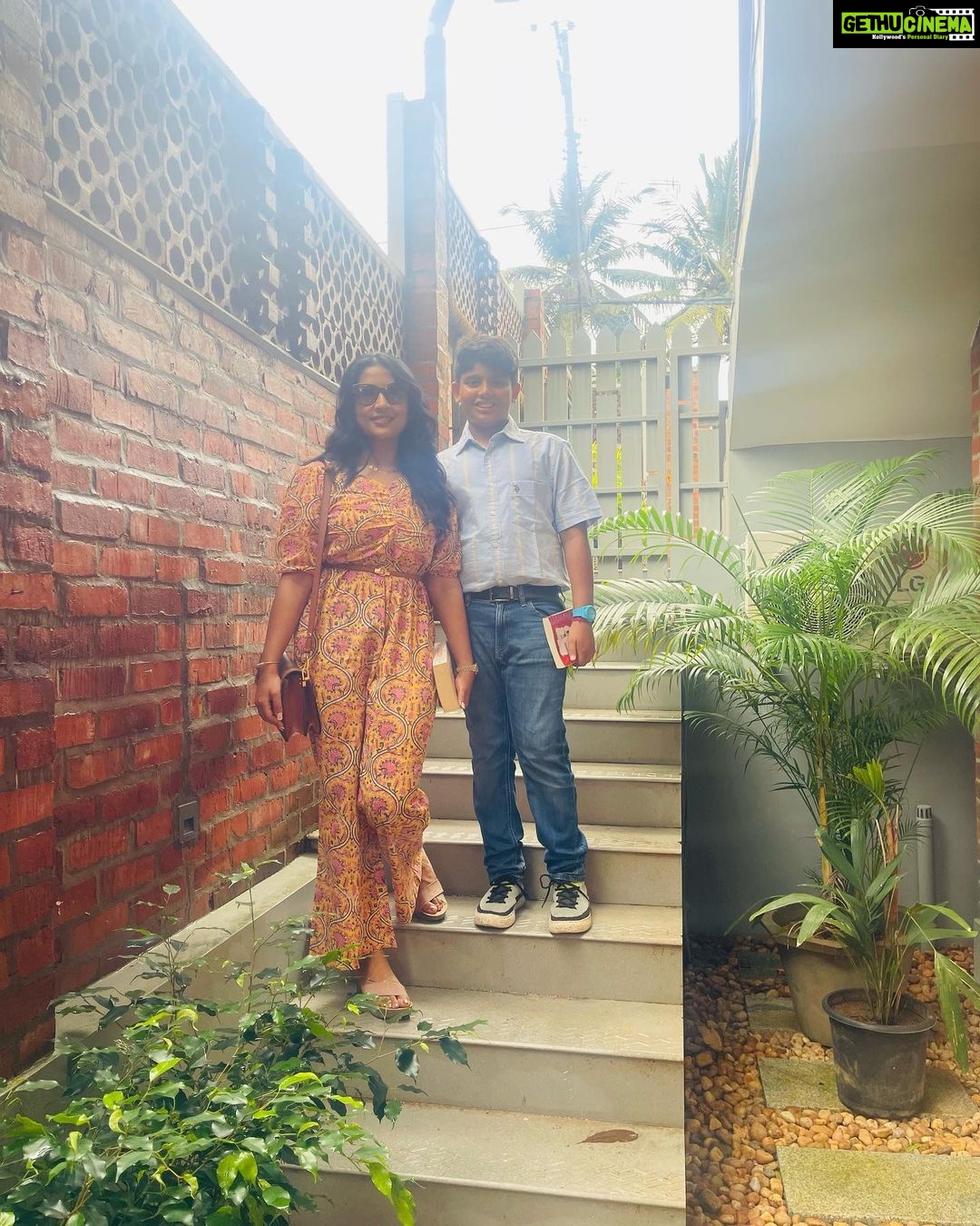 Navya Nair Instagram - Weekend vibes ❤️❤️❤️