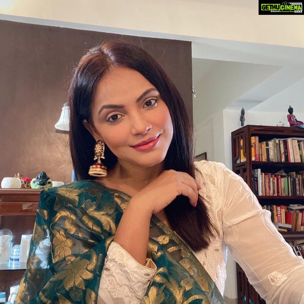 Neetu Chandra Instagram - You both have always been more than brothers to me, I found my best friends for life in you both. We protected each other and I will always be there for you both. Happy rakhi 🙏🏻 @nitinchandrabihar @aabhishekchandraa #rakhi #rakshabandhan #rakshabandhanspecial #nituchandrasrivastava