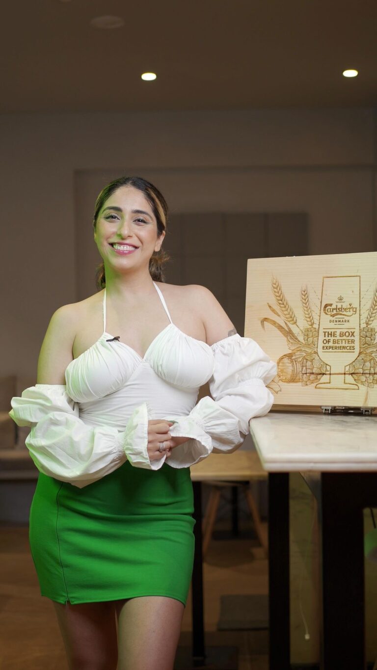 Neha Bhasin Instagram - I have always chosen my own unique path, that’s how you stand out from the crowd! My favourite brand @carlsbergindia has been a game changer and has come up with this exquisite “box of better experiences” and I am in love with it! The carlsberg box brings all my favourite tastes together and I am truly cherishing carlsberg’s revamped bottle design. Join it and relish its smoothest, refreshing flavours. #nehabhasin #nbwarriors #NehabhasinXCarlsberg #CarlsbergElephant #ProbablyTheBest #CarlsbergSmooth #SmoothestInTheWorld