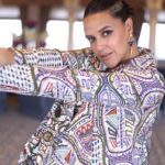 Neha Dhupia Instagram - #factcheck 👉 Born with a silver streak . . . . . #eventdiaries #delhi @anamikakhanna.in @kiran_chhetri92 @karanrai001 @thephotodost @netflix_in #darlings 🎤