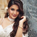 Nidhhi Agerwal Instagram - ❤️‍🔥 Styled by: @nikhitaniranjan Shot by: @livingin24fps Photography team: @anupamasindhia Outfit: @roujeofficial Jewellery: @konikajewellery Hair: @priyahairandmakeup_
