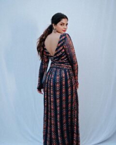Nikhila Vimal Instagram - Just like in the story books✨

📸 : @jijo_photographi
Styling : @styledbyammu
Make up : @tinu_peter
Outfit : @saltstudio 
Earrings : @saltstudio