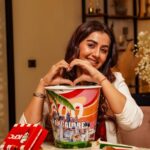 Nikki Galrani Instagram - Many of you know, Bangalore is my home town and I've so many memories there - the high-rise buildings, amazing weather, late night drives & catching up with my friends 🌈🏙 If you're wondering why I'm all nostalgic today, it's because @KFCIndia_official sent me this special city bucket representing my city, #Bangalore ❤️ A little trivia - KFC is now 600 restaurants strong in India 💪🏻and to celebrate this milestone, they collaborated with local artists from each of these cities where they are present, and this is my city bucket designed by a local artist Jaya Charan 👩‍🎨💯💫 #KFCBucketCanvas #Milestone #Design