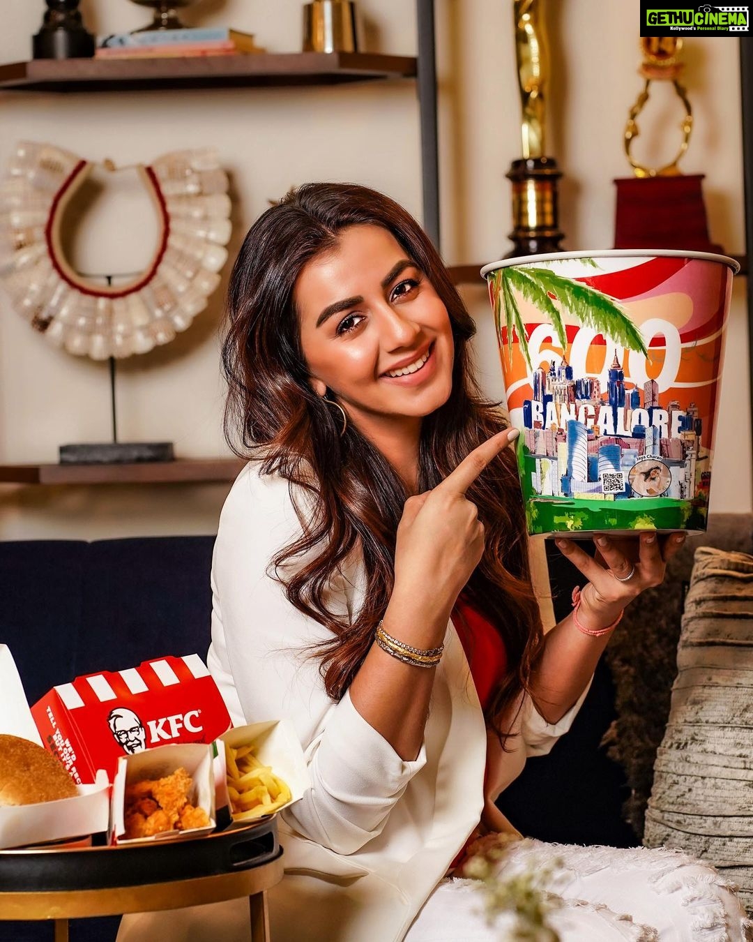 Nikki Galrani Instagram - Many of you know, Bangalore is my home town and I've so many memories there - the high-rise buildings, amazing weather, late night drives & catching up with my friends ππ If you're wondering why I'm all nostalgic today, it's because @KFCIndia_official sent me this special city bucket representing my city, #Bangalore β€οΈ A little trivia - KFC is now 600 restaurants strong in India πͺπ»and to celebrate this milestone, they collaborated with local artists from each of these cities where they are present, and this is my city bucket designed by a local artist Jaya Charan π©βπ¨π―π« #KFCBucketCanvas #Milestone #Design