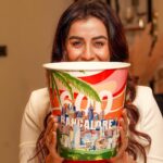 Nikki Galrani Instagram - Many of you know, Bangalore is my home town and I've so many memories there - the high-rise buildings, amazing weather, late night drives & catching up with my friends 🌈🏙 If you're wondering why I'm all nostalgic today, it's because @KFCIndia_official sent me this special city bucket representing my city, #Bangalore ❤️ A little trivia - KFC is now 600 restaurants strong in India 💪🏻and to celebrate this milestone, they collaborated with local artists from each of these cities where they are present, and this is my city bucket designed by a local artist Jaya Charan 👩‍🎨💯💫 #KFCBucketCanvas #Milestone #Design