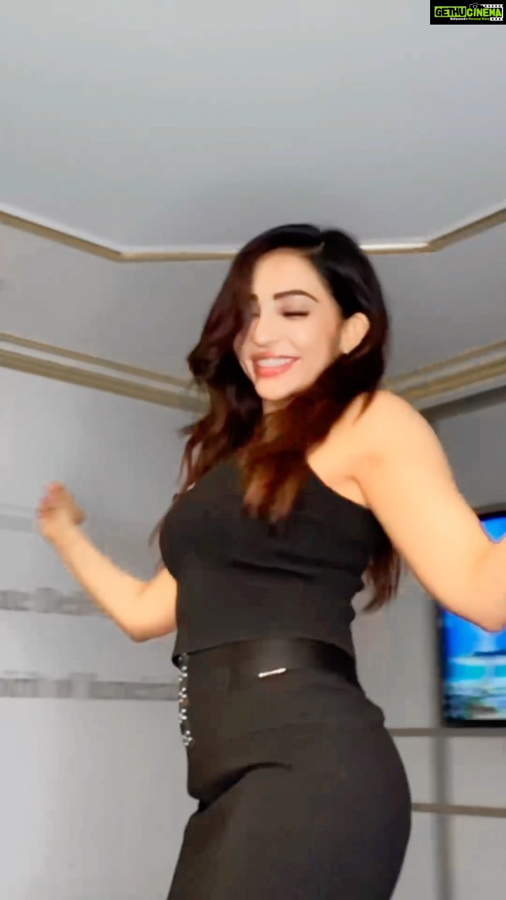 Parvatii Nair Instagram - The @insideburjalarab tour at the @burjalarab was fantastic !π the beautiful interiors , the stunning royal suite with gold interiors were simply out of the world π π! Thank you @visit.dubai for this experience ! #dubai #dubaidestinations #visitdubai #reels #reelsexplore Burj Al-arab - Dubai
