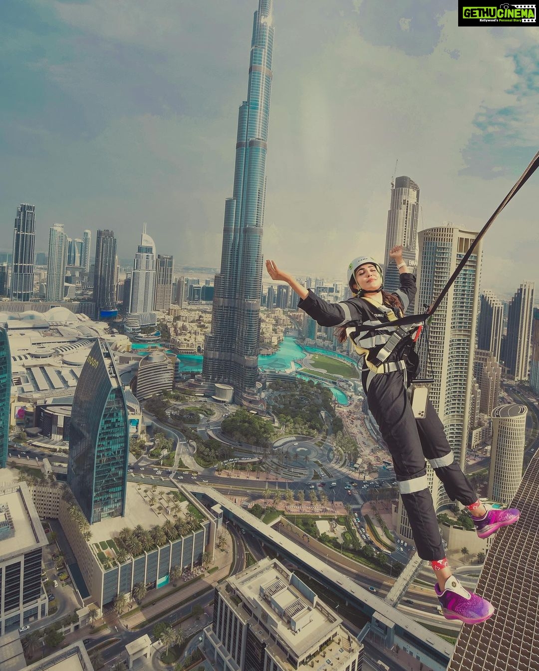 Parvatii Nair Instagram - Living on the edge !! The edge walk was super fun n super scary at the same time . At a height of 220 meters , this really made me feel like m on top of the world !@visitdubai @skyviewobservatory #dubaidestinations #dubai #dubailife #visitdubai Colors by @infinity_skylight Sky Views Observatory