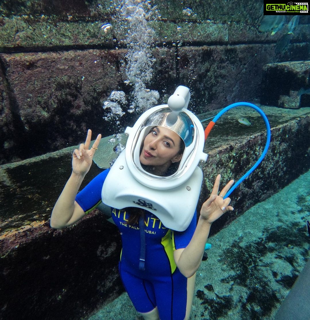 Parvatii Nair Instagram - The stay and experiences at @atlantisthepalm was mind blowing ! One of the best hotels in the world with amazing food fun and hospitality ! The water sports and the view from the room are to die for !❤️ @visit.dubai #dubaidestinations Atlantis, The Palm