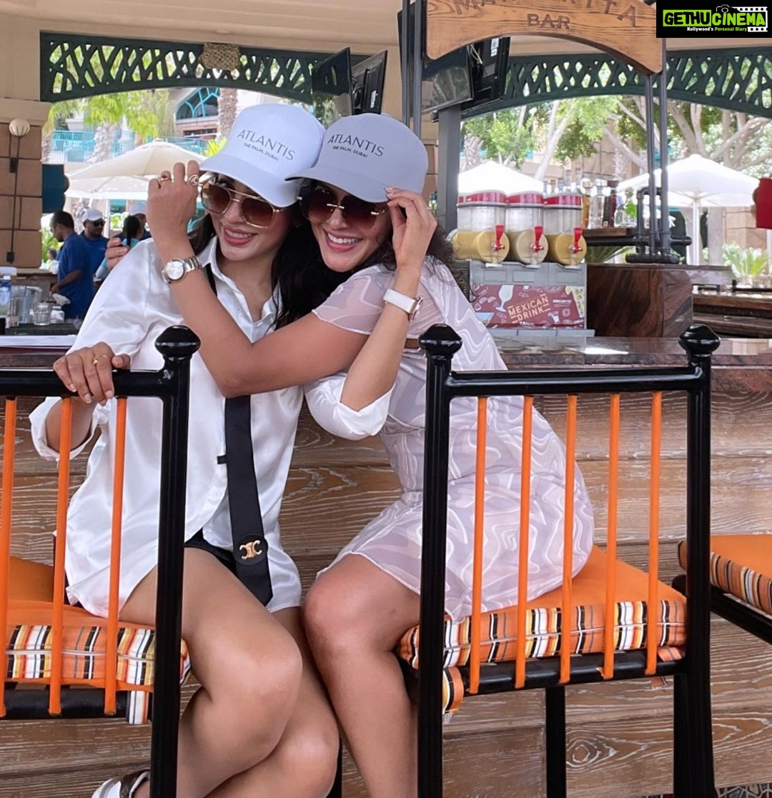 Parvatii Nair Instagram - The stay and experiences at @atlantisthepalm was mind blowing ! One of the best hotels in the world with amazing food fun and hospitality ! The water sports and the view from the room are to die for !❤️ @visit.dubai #dubaidestinations Atlantis, The Palm