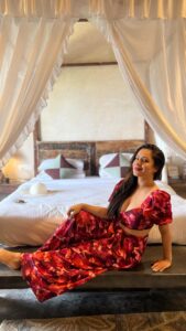 Pooja Bose Instagram - Thank u for a wonderful trip @vandanasajnaniofficial had a great stay @cluboxygenworld would love to come back with family again hopefully soon🎀🎀