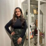 Pooja Bose Instagram - Good evening ppl🎀🎀