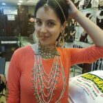 Pooja Bose Instagram - This was me shopping for my engagement ceremony 5 years back ❤️ kuch Yaad Aya @kunalrverma