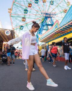 Pooja Hegde Instagram - Let the adventure begin…🙃🎢 #amused
