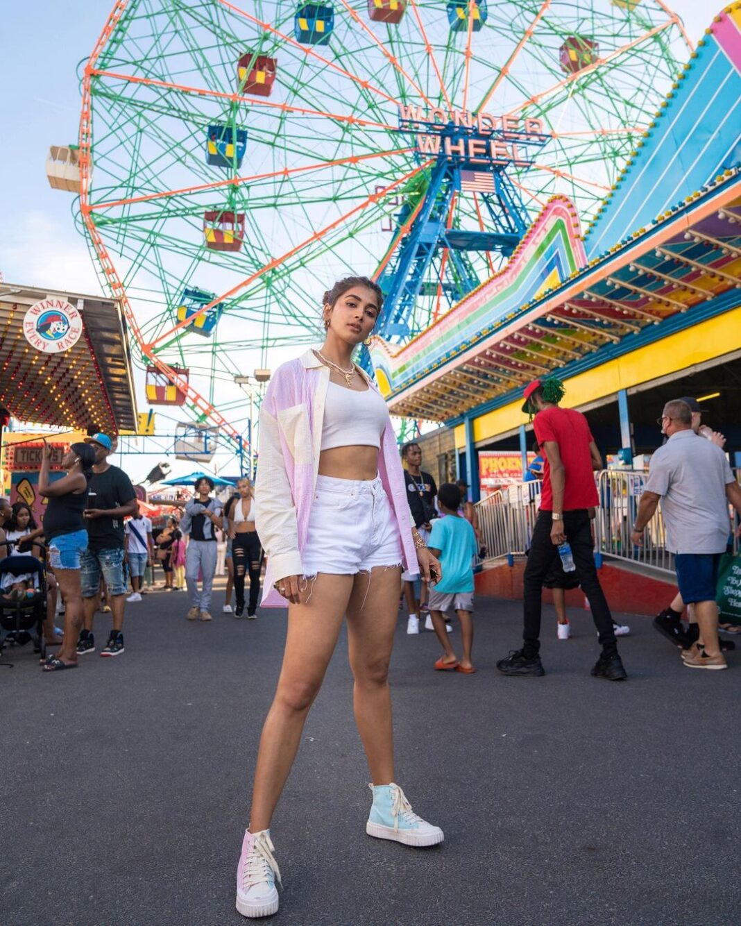 Pooja Hegde Instagram - Let the adventure begin…🙃🎢 #amused