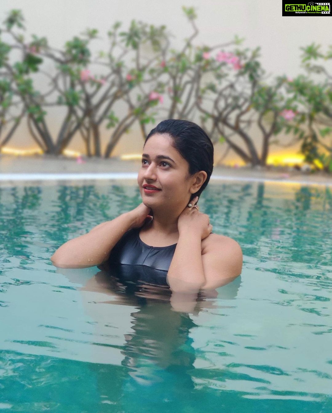 Poonam Bajwa Instagram - #tbt#sometimelastyear#pooldiaries Coco Lagoon, Pollachi