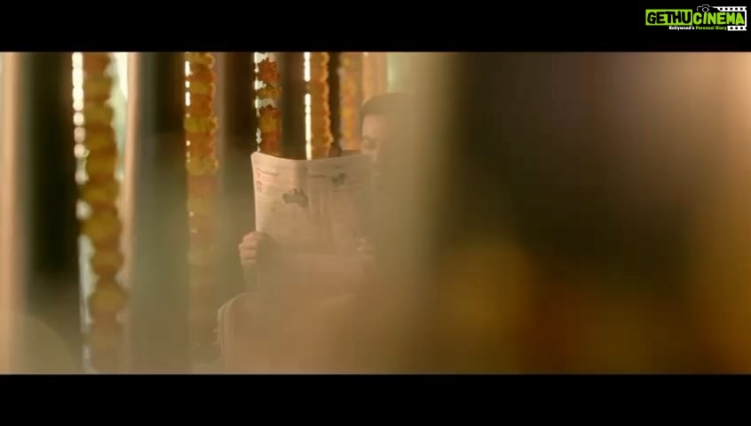 Prithviraj Sukumaran Instagram - നാടും നഗരവും ഓണത്തിനായ് ഒരുങ്ങുന്നു. നമ്മളോരോരുത്തരും ഓണക്കോടി സ്വപ്നം കണ്ടുതുടങ്ങിയിരിക്കുന്നു. ഈ ഓണക്കാലത്ത് സന്തോഷിക്കാൻ, പങ്കുവെയ്ക്കുവാൻ ഒരുപാട് സ്നേഹമുണ്ടാകട്ടെ, ഒട്ടേറെ നിറങ്ങൾ ഉണ്ടാകട്ടെ. @kalyansilks Onam TVC! 🙂