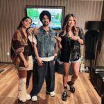 Priyanka Chopra Instagram - There are a few things that will warm your heart as much as a taste of home. Also, when your people are in town! You show the F up!! I had a much-needed super fun night out watching @diljitdosanjh doing what he does best! He had the audience wrapped around his finger! None of us sat even for a moment! You're such a superstar, @diljitdosanjh. I highly recommend you get tickets to Diljit's current tour! Also, kudos to the team that made it so comfortable and awesome for my friends and me! Thank you, @lilly, for always having the best ideas for nights out! Lots of Love! PS- watch us trying to outdo respecting each other! I'll bow lower! Lol! #DesiThings #DesiCrew @sonalisingh @jjsehgal @kang_gurpartap @saurabh_offbeat @chandnijhaveri2 @mudra_aka_madyy @jaiprateek08 @sachin_khetan Los Angeles, California