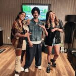 Priyanka Chopra Instagram - There are a few things that will warm your heart as much as a taste of home. Also, when your people are in town! You show the F up!! I had a much-needed super fun night out watching @diljitdosanjh doing what he does best! He had the audience wrapped around his finger! None of us sat even for a moment! You're such a superstar, @diljitdosanjh. I highly recommend you get tickets to Diljit's current tour! Also, kudos to the team that made it so comfortable and awesome for my friends and me! Thank you, @lilly, for always having the best ideas for nights out! Lots of Love! PS- watch us trying to outdo respecting each other! I'll bow lower! Lol! #DesiThings #DesiCrew @sonalisingh @jjsehgal @kang_gurpartap @saurabh_offbeat @chandnijhaveri2 @mudra_aka_madyy @jaiprateek08 @sachin_khetan Los Angeles, California