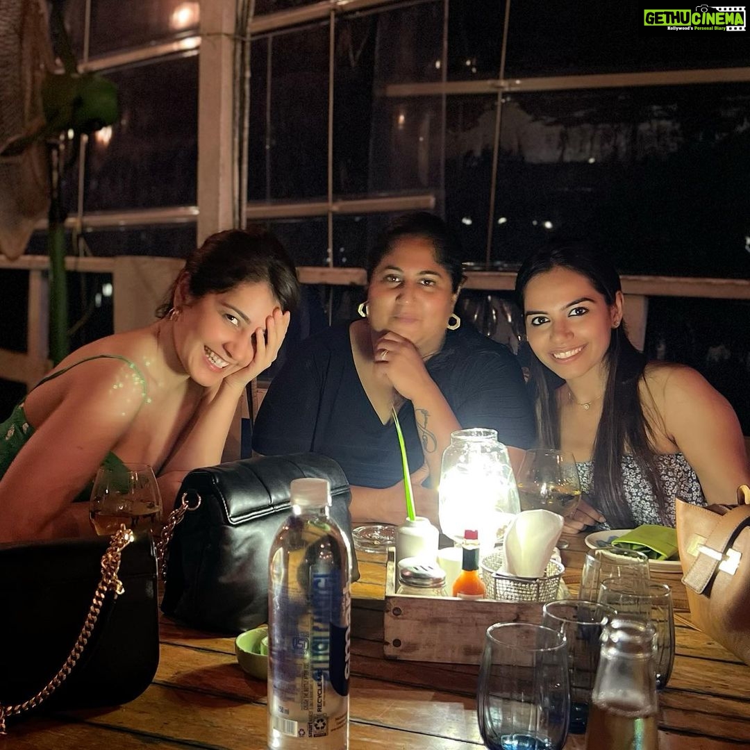 Raashi Khanna Instagram - Blessed to have these people who make me feel like a kid - happy, giddy and silly! Never letting you go! #friendsforlife ❤️ #holidaydump