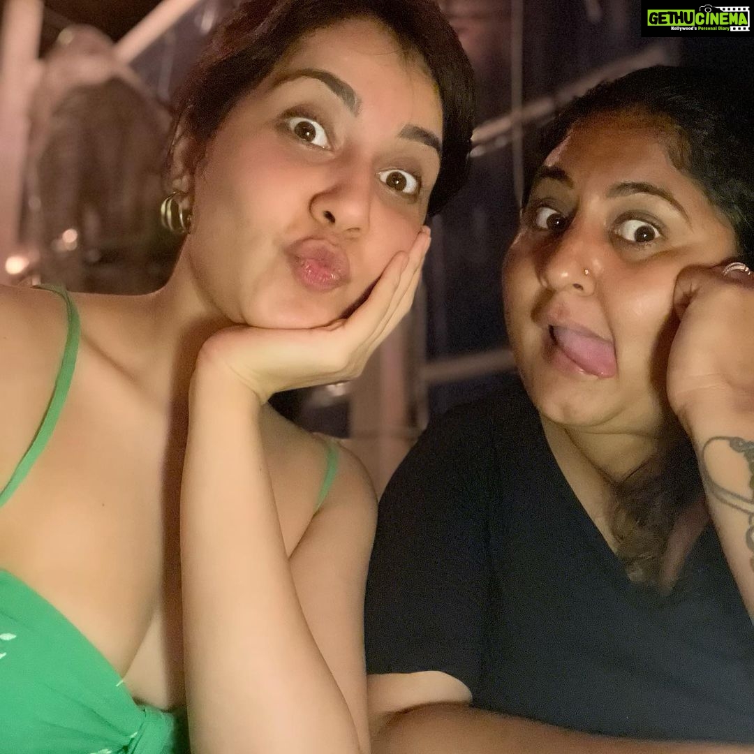 Raashi Khanna Instagram - Blessed to have these people who make me feel like a kid - happy, giddy and silly! Never letting you go! #friendsforlife ❤️ #holidaydump